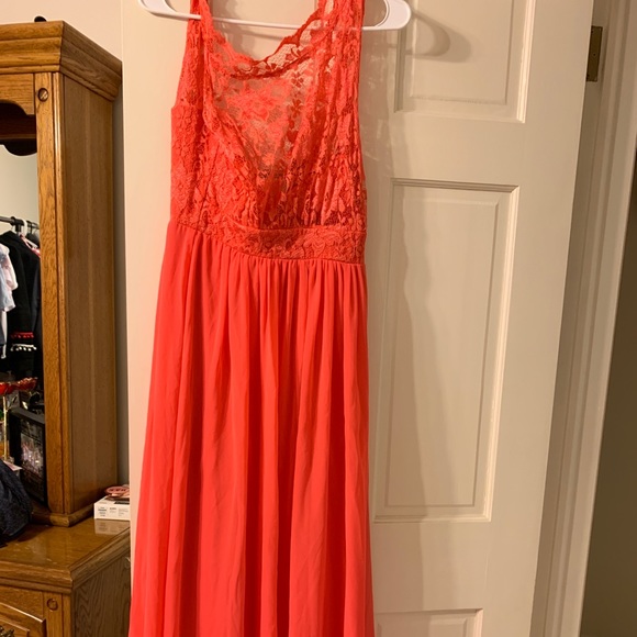 Formal dress - Picture 2 of 3